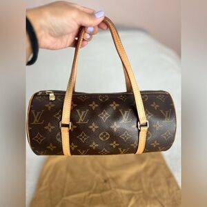LOUIS VUITTON
Papillon 26 Handbag